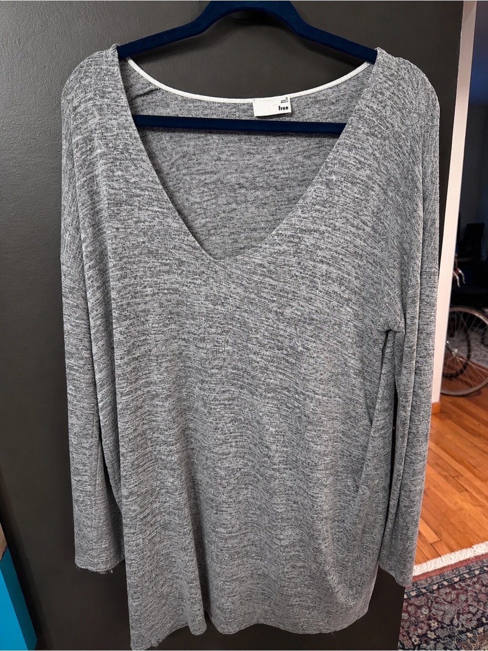 Aritzia Wilfred Free Heather Grey Relaxed V-Neck Long Sleeve Top